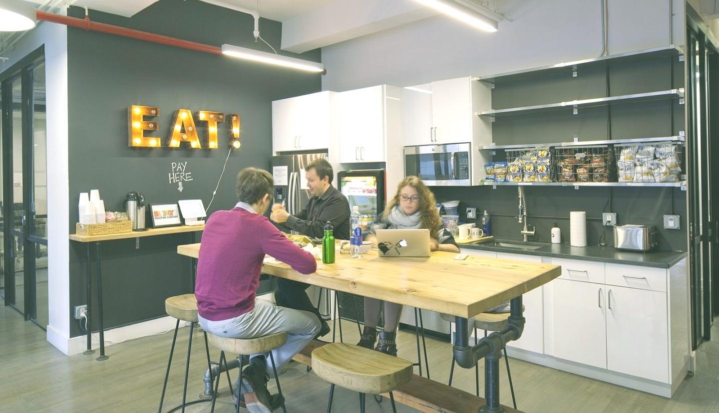 Entorno de aprendizaje práctico con código y herramientas reales